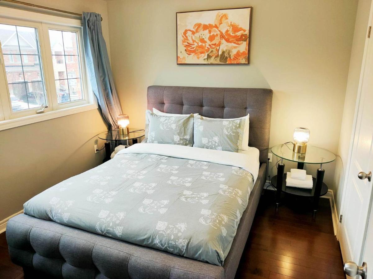 Affordable Room With Free Parking In Newmarket On Eksteriør bilde