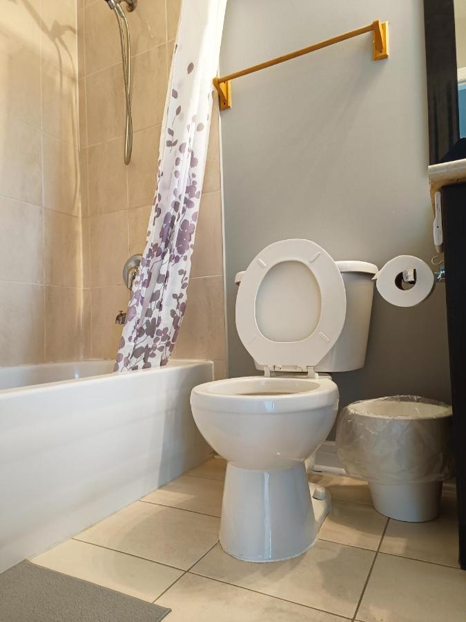 Affordable Room With Free Parking In Newmarket On Eksteriør bilde