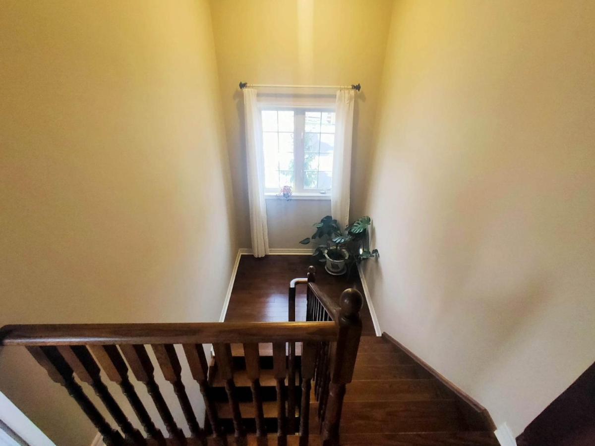 Affordable Room With Free Parking In Newmarket On Eksteriør bilde