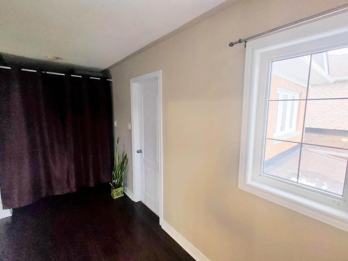 Affordable Room With Free Parking In Newmarket On Eksteriør bilde