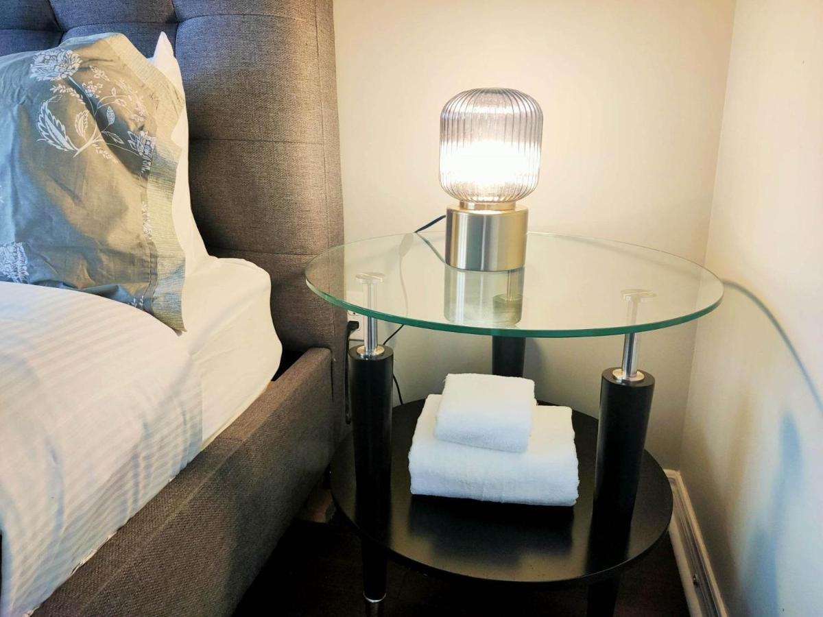 Affordable Room With Free Parking In Newmarket On Eksteriør bilde