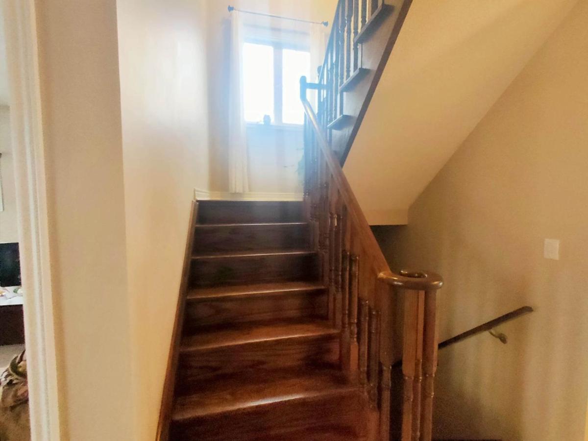 Affordable Room With Free Parking In Newmarket On Eksteriør bilde