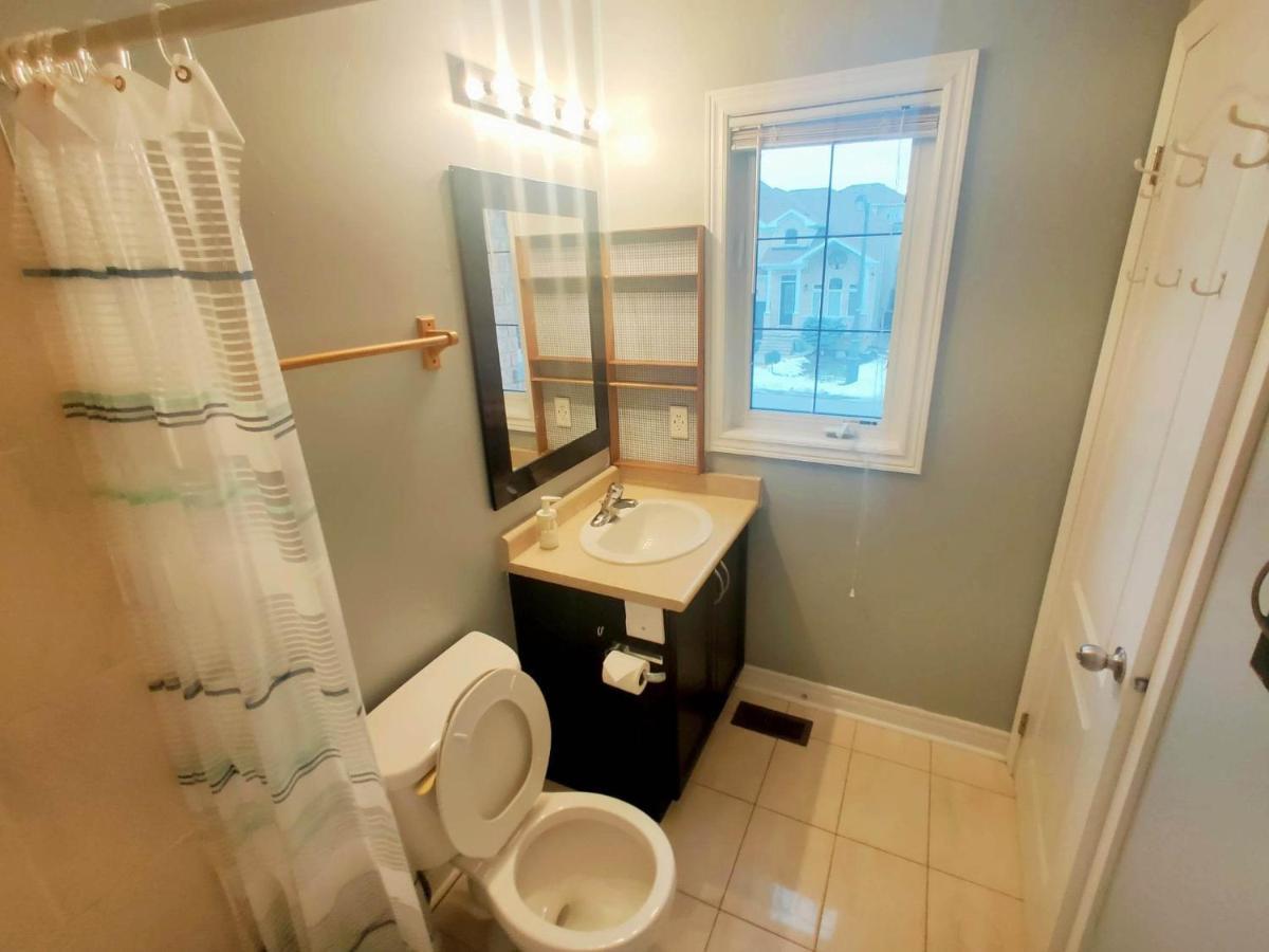 Affordable Room With Free Parking In Newmarket On Eksteriør bilde
