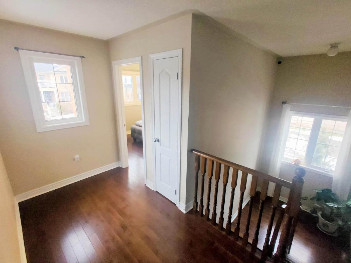 Affordable Room With Free Parking In Newmarket On Eksteriør bilde