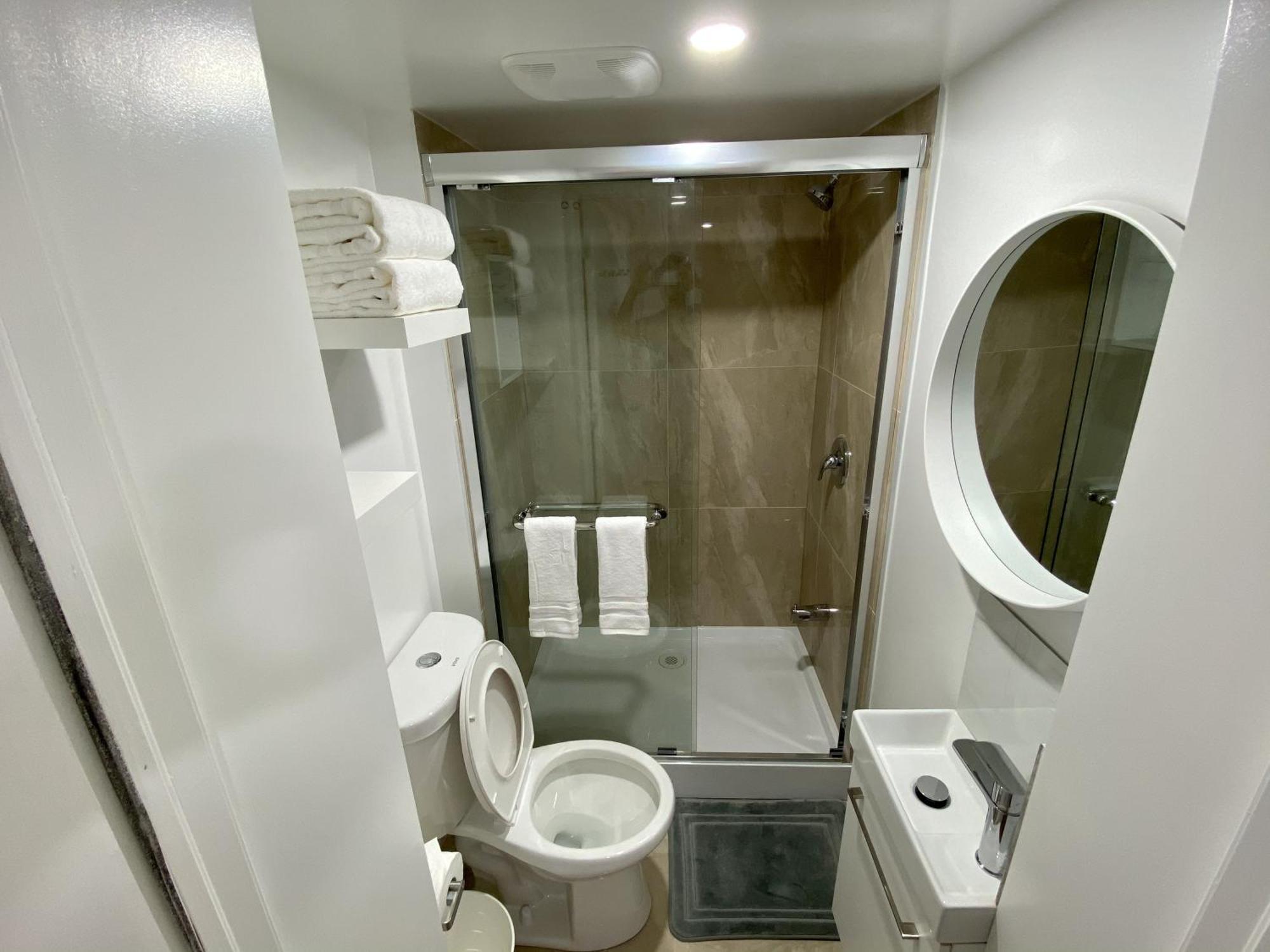 Affordable Room With Free Parking In Newmarket On Eksteriør bilde