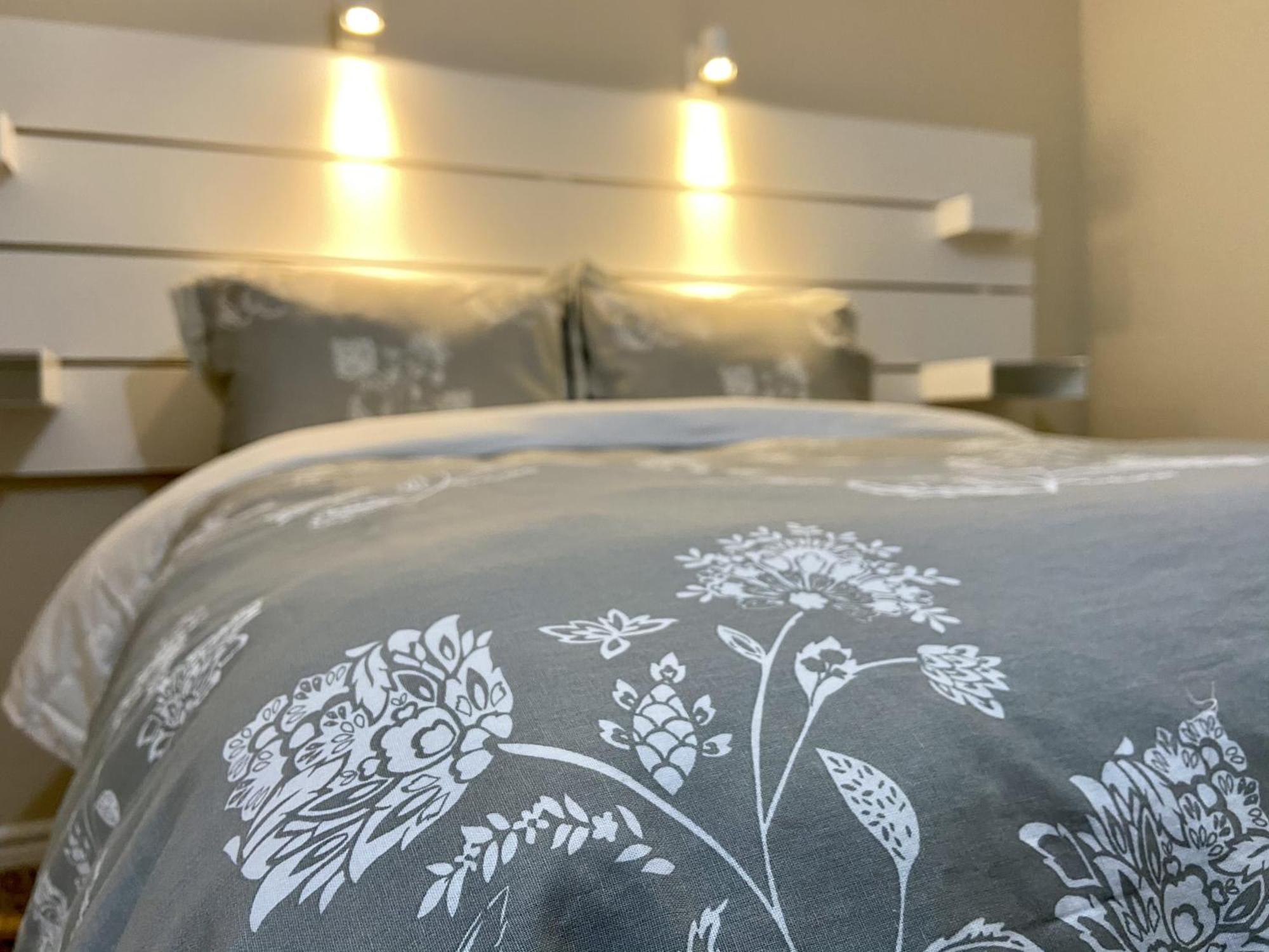 Affordable Room With Free Parking In Newmarket On Eksteriør bilde